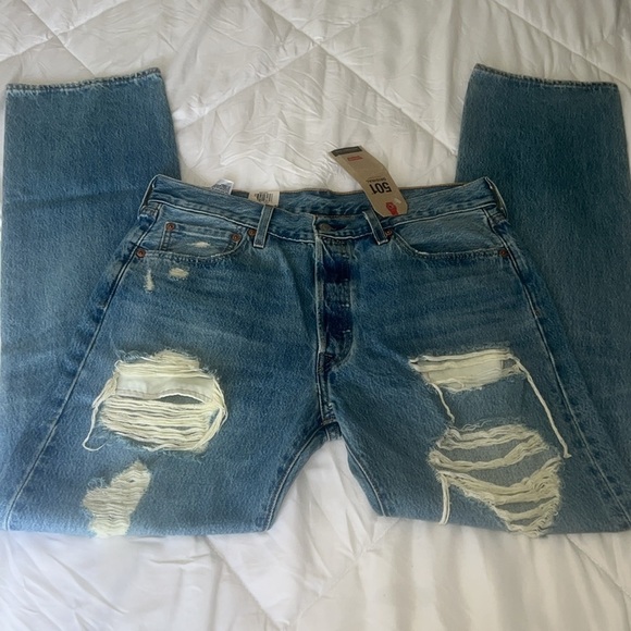 501® ORIGINAL FIT RIPPED WOMEN'S JEANS - Picture 2 of 11